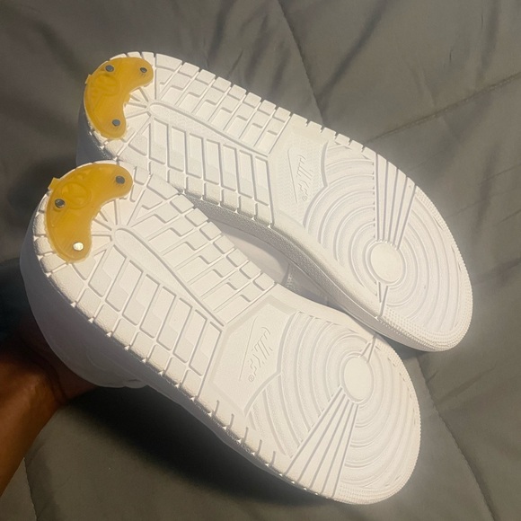 Air Jordan 1 mid/high all whits size 8.5 brand new never worn no box make offer - Picture 5 of 9